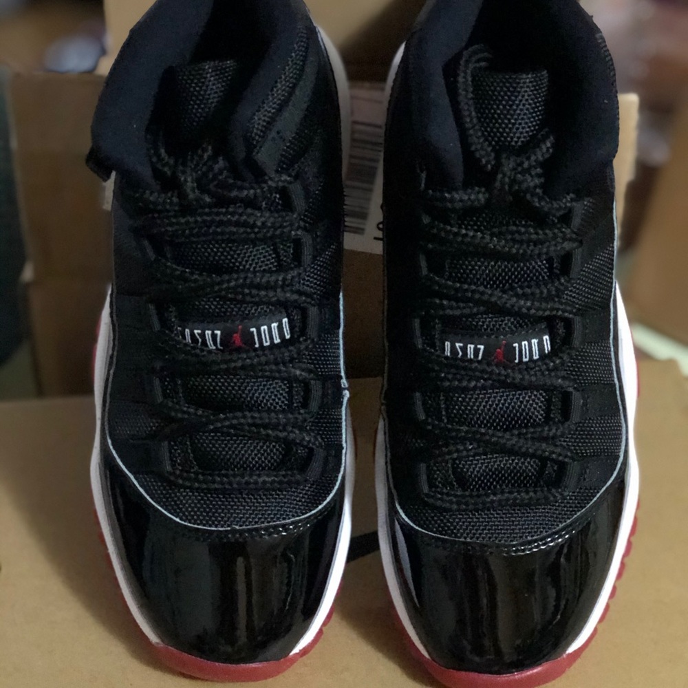 Jordan 11 Bred - Picture 2 of 4